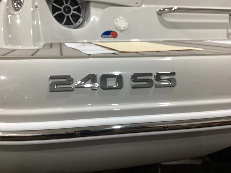 Slide: The Image of Crownline Boats 240 SS 2026 - 6