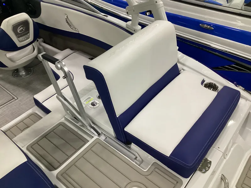 Slide: The Image of Crownline Boats 220 SS 2026 - 19
