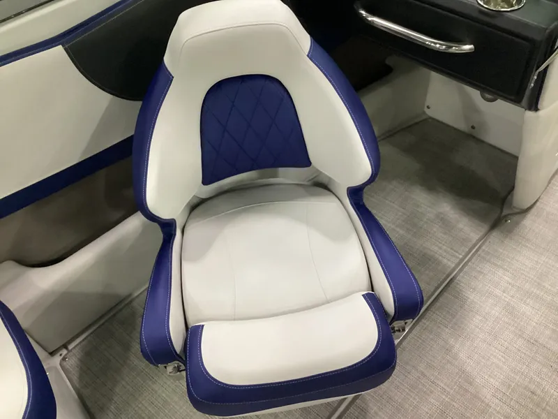 Slide: The Image of Crownline Boats 220 SS 2026 - 10