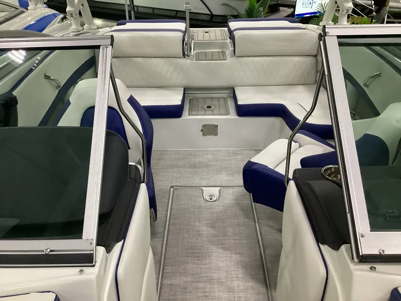 Slide: The Image of Crownline Boats 220 SS 2026 - 15