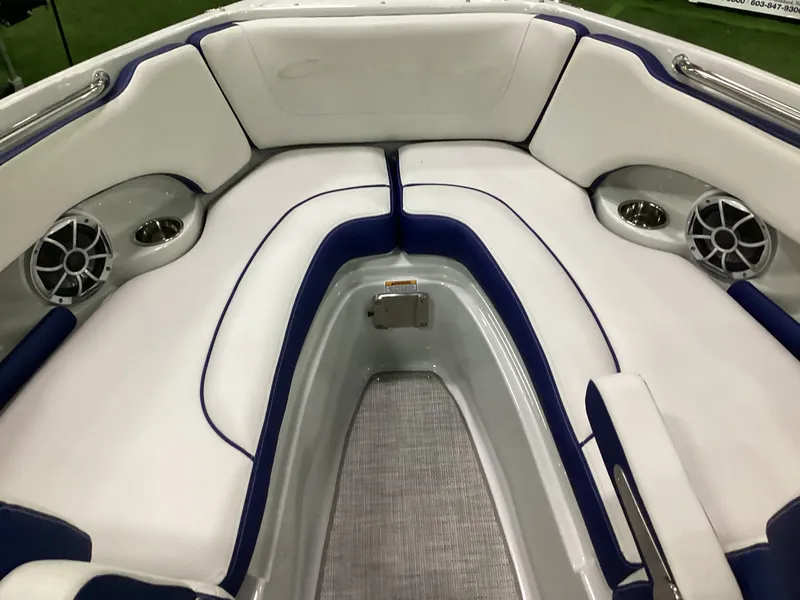 Slide: The Image of Crownline Boats 220 SS 2026 - 13