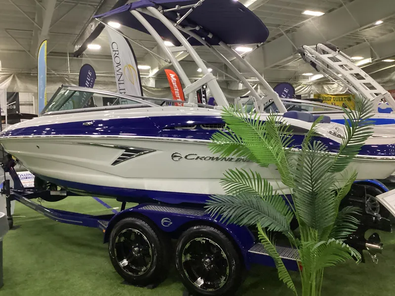 Slide: The Image of Crownline Boats 220 SS 2026 - 5