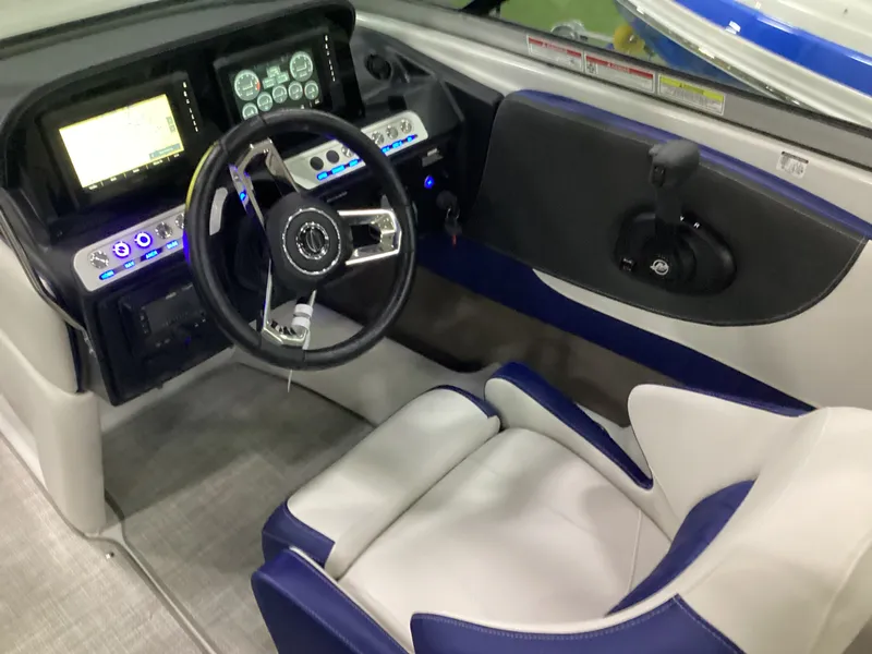 Slide: The Image of Crownline Boats 220 SS 2026 - 12
