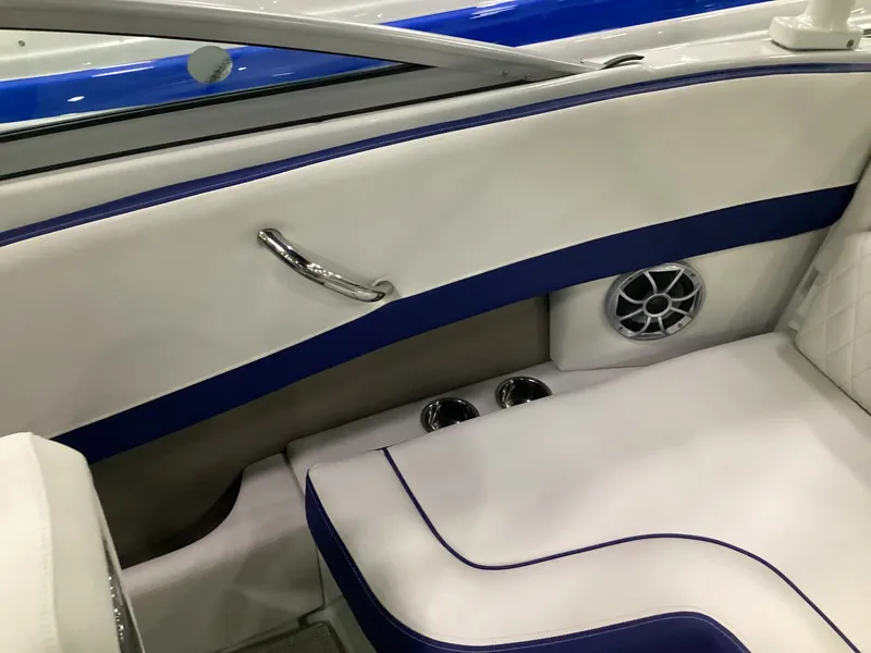 Slide: The Image of Crownline Boats 220 SS 2026 - 17