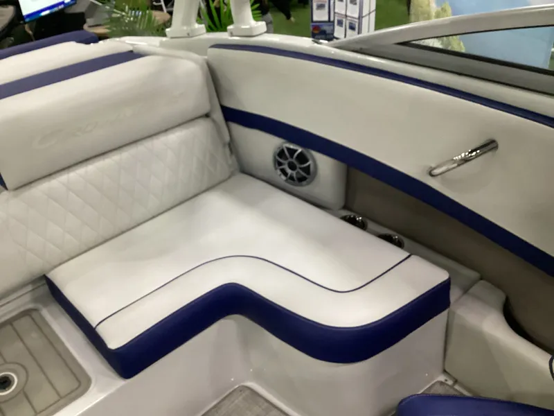 Slide: The Image of Crownline Boats 220 SS 2026 - 16