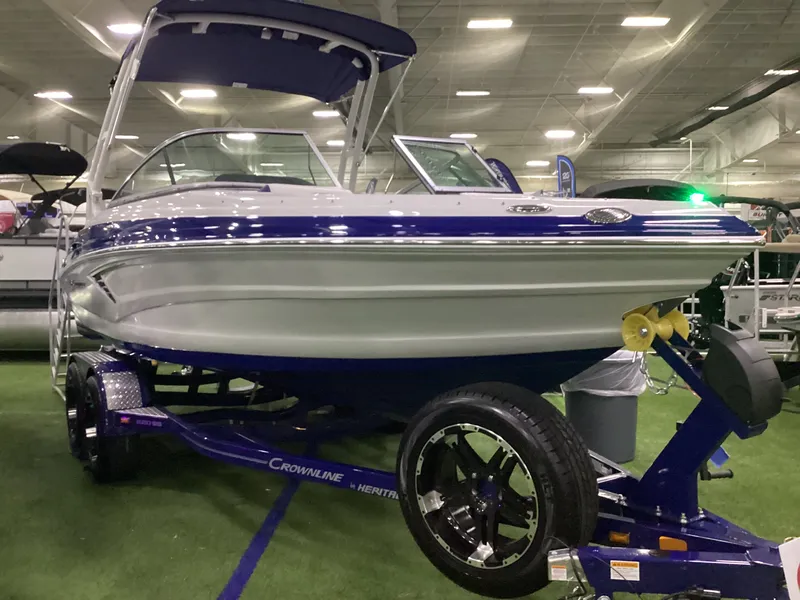 Slide: The Image of Crownline Boats 220 SS 2026 - 7