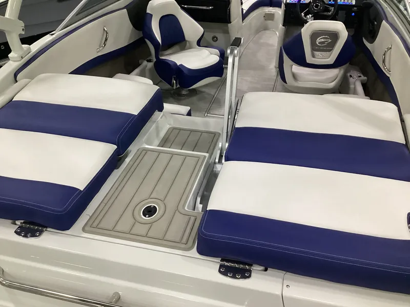 Slide: The Image of Crownline Boats 220 SS 2026 - 8