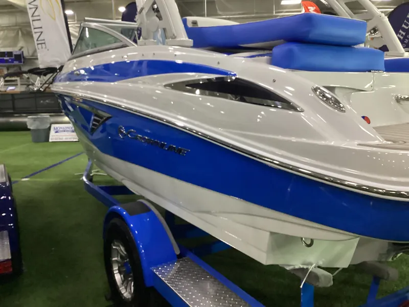 Slide: The Image of Crownline Boats 210 SS 2026 - 3