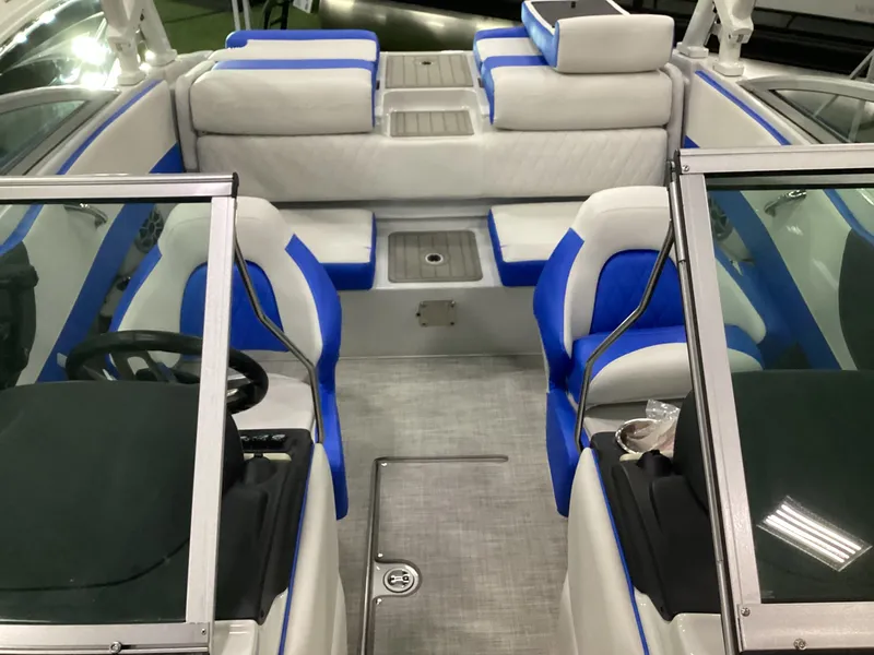 Slide: The Image of Crownline Boats 210 SS 2026 - 19