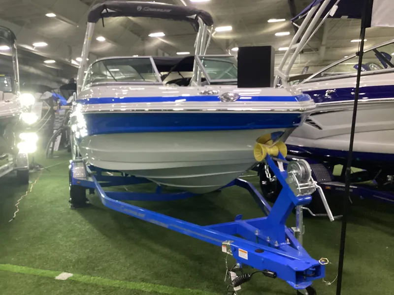 Slide: The Image of Crownline Boats 210 SS 2026 - 5