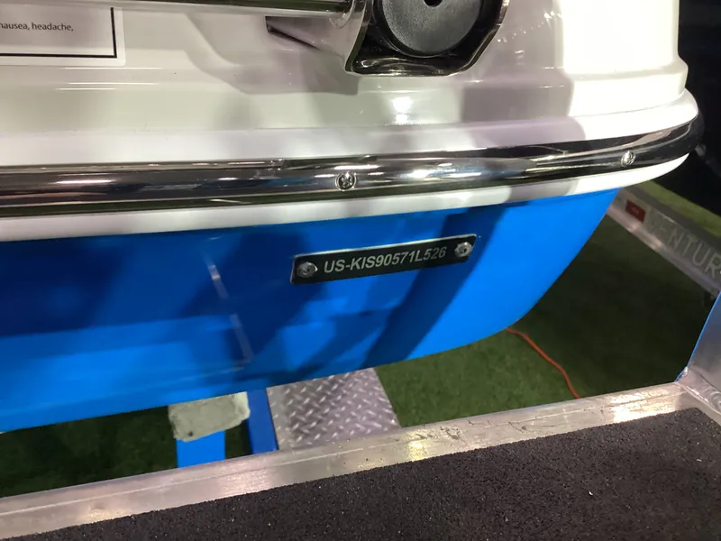 Slide: The Image of Crownline Boats 210 SS 2026 - 1