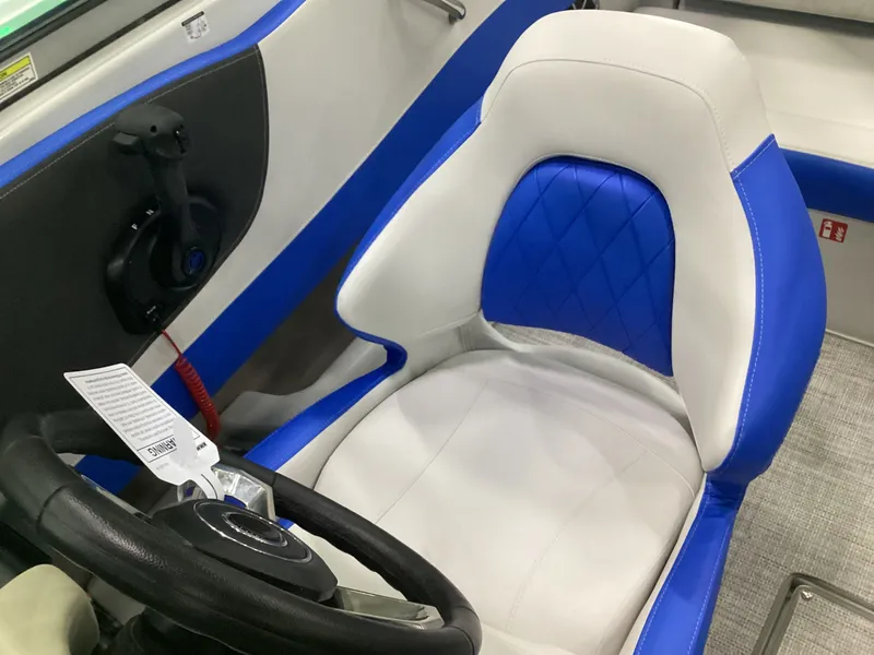Slide: The Image of Crownline Boats 210 SS 2026 - 17