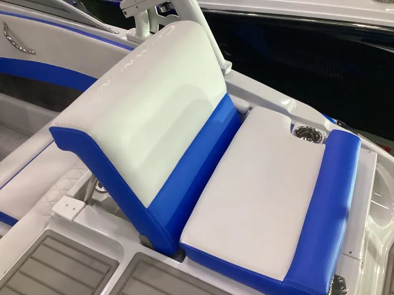 Slide: The Image of Crownline Boats 210 SS 2026 - 20