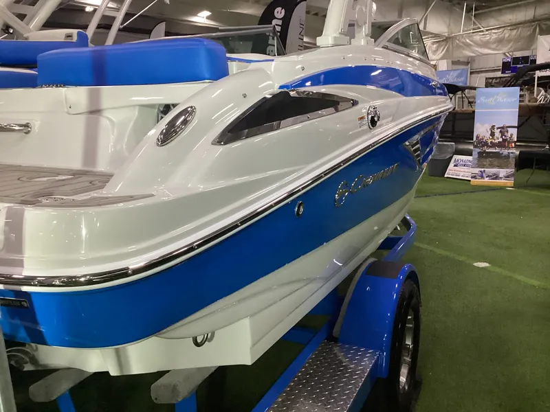 Slide: The Image of Crownline Boats 210 SS 2026 - 4