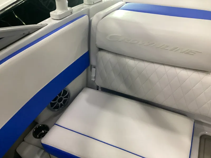 Slide: The Image of Crownline Boats 210 SS 2026 - 13