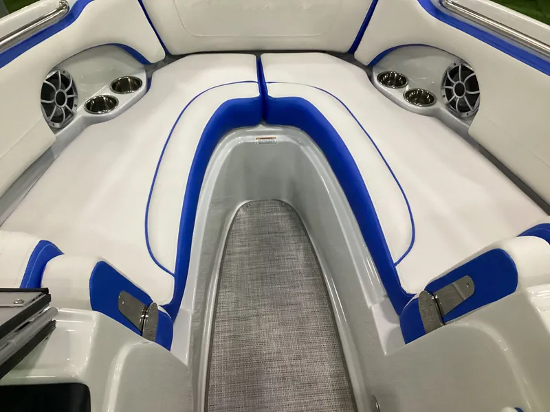 Slide: The Image of Crownline Boats 210 SS 2026 - 11