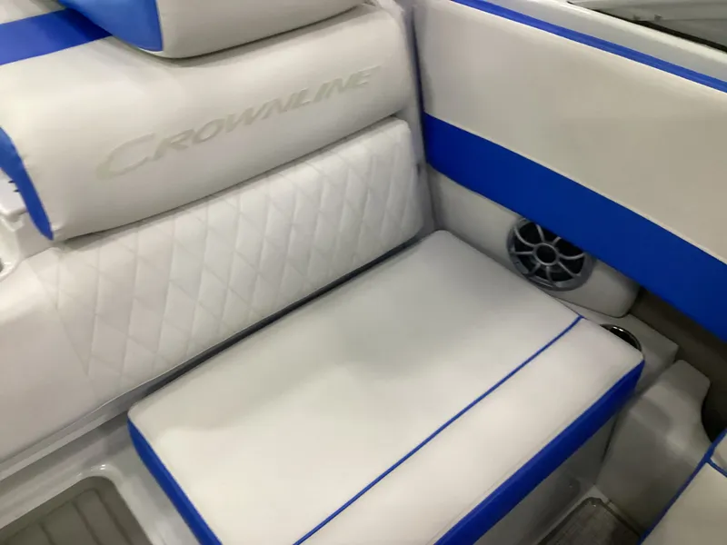 Slide: The Image of Crownline Boats 210 SS 2026 - 12