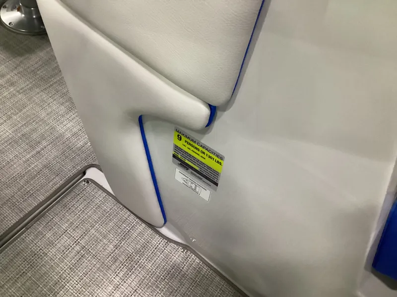 Slide: The Image of Crownline Boats 210 SS 2026 - 15