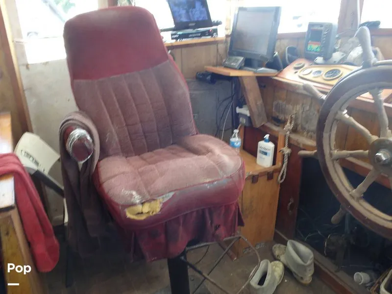 Slide: The Image of Captain's Chair - 8919681