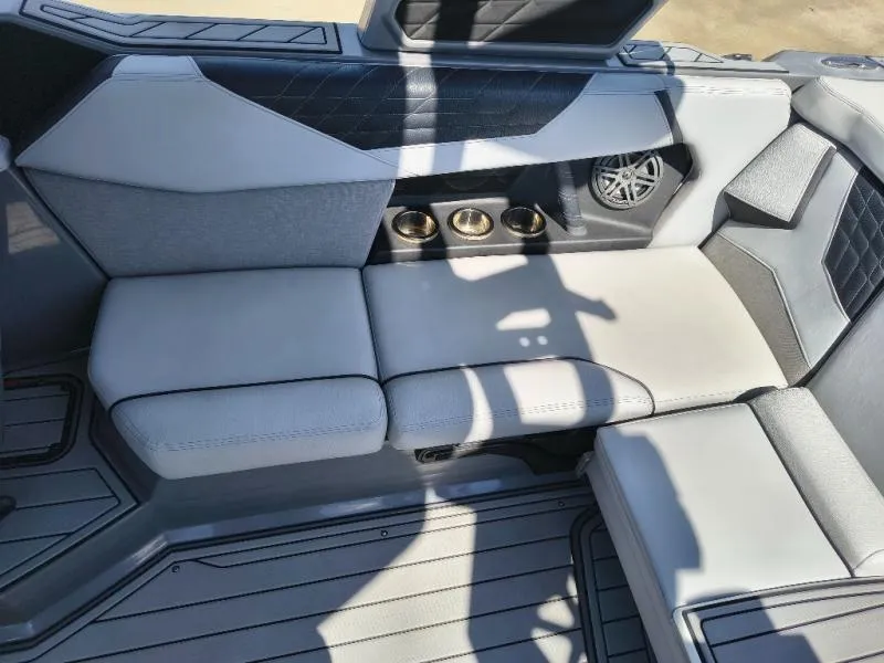 Slide: The Image of Nautique S21 2022 - 17