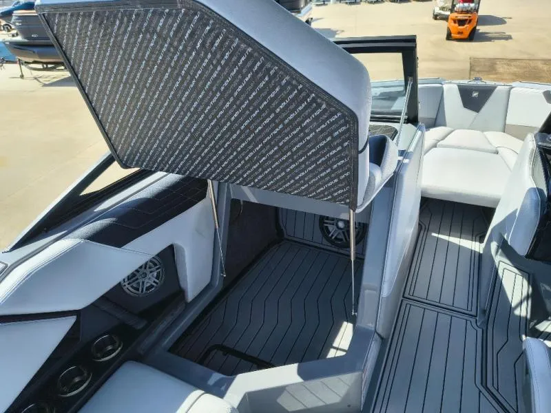 Slide: The Image of Nautique S21 2022 - 14