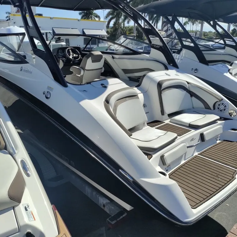 Slide: The Image of Yamaha 242LTD-SE 2016 - 18