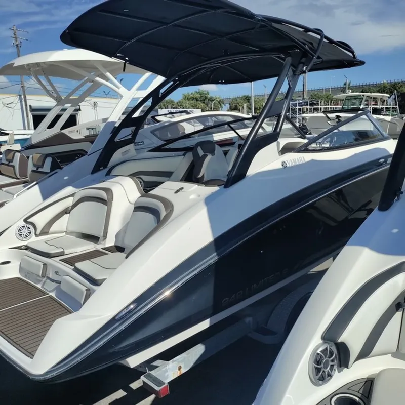 Slide: The Image of Yamaha 242LTD-SE 2016 - 3