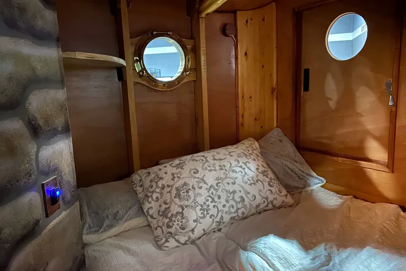 Slide: The Image of Houseboat Waterwoody 33 2018 - 19