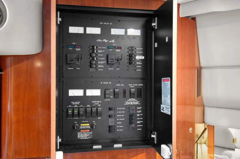 Slide: The Image of Sea Ray 380 Sundancer 2003 - 17