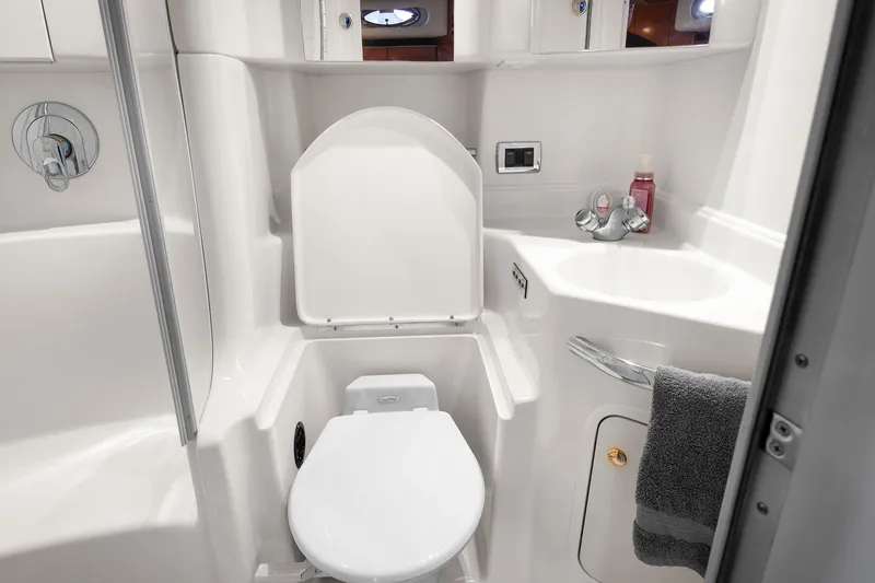 Slide: The Image of Sea Ray 380 Sundancer 2003 - 14