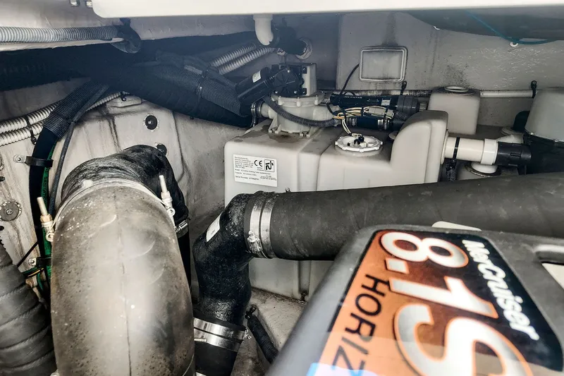 Slide: The Image of Sea Ray 380 Sundancer 2003 - 42