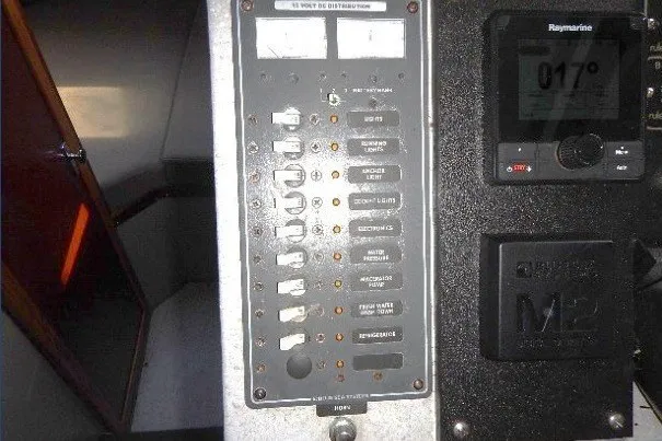 Slide: The Image of Norvelle 3210 Explorer 2004 - 13