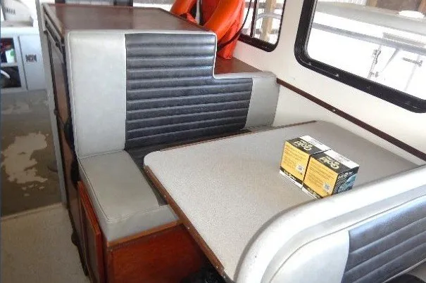 Slide: The Image of Norvelle 3210 Explorer 2004 - 7