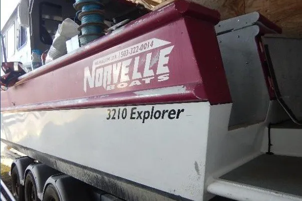 Slide: The Image of Norvelle 3210 Explorer 2004 - 10