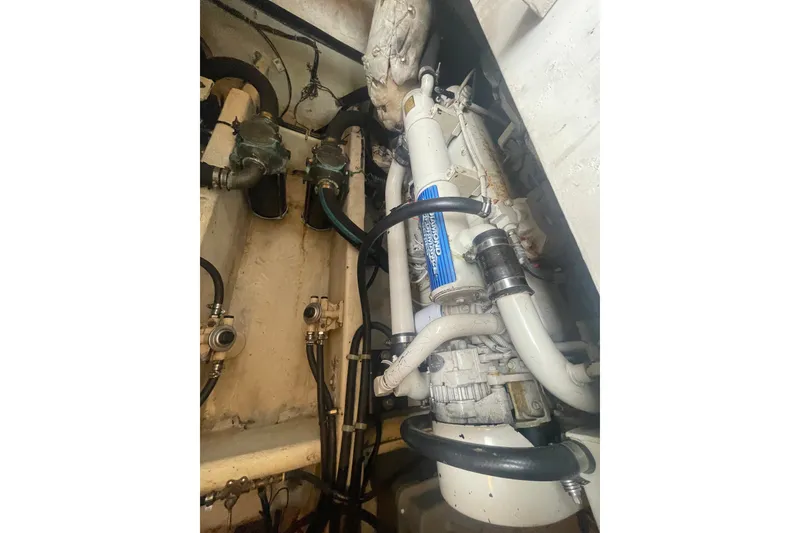 Slide: The Image of Bayliner 4087 Aft Cabin Motoryacht 1999 - 39
