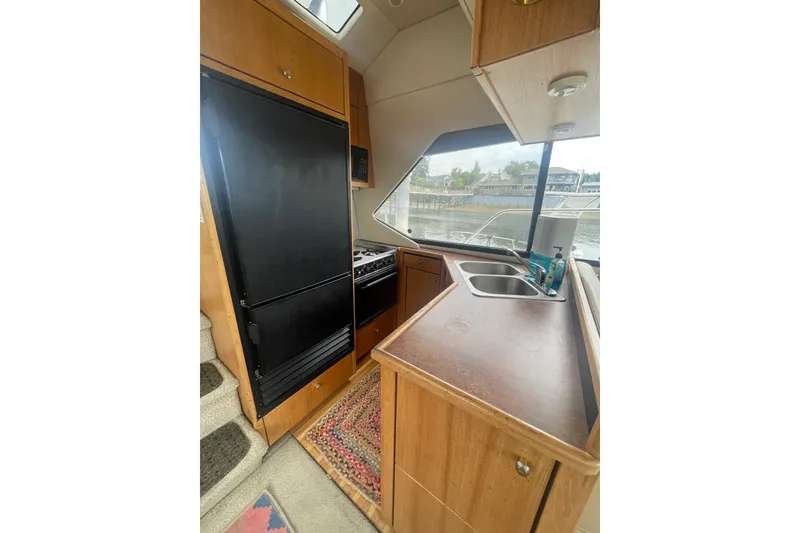 Slide: The Image of Bayliner 4087 Aft Cabin Motoryacht 1999 - 15