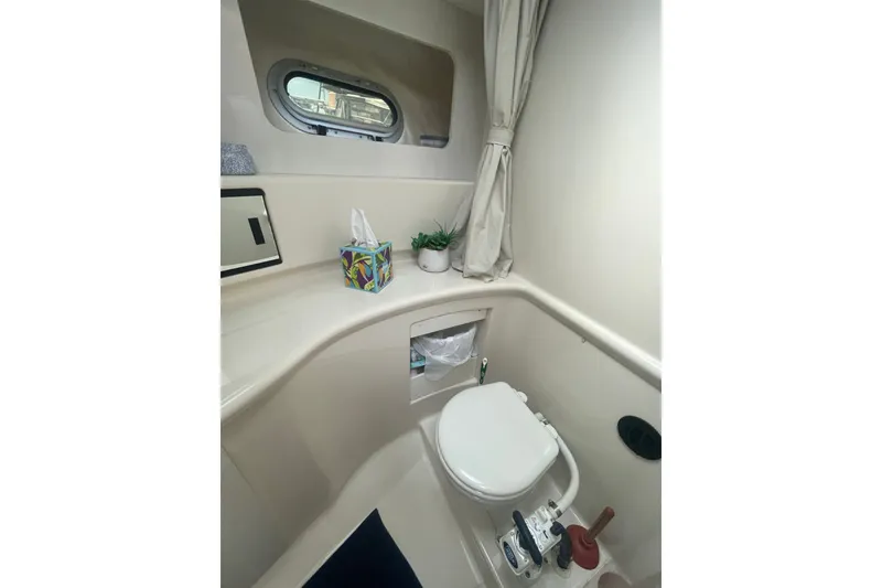 Slide: The Image of Bayliner 4087 Aft Cabin Motoryacht 1999 - 27