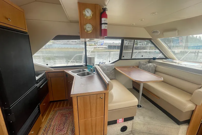 Slide: The Image of Bayliner 4087 Aft Cabin Motoryacht 1999 - 14