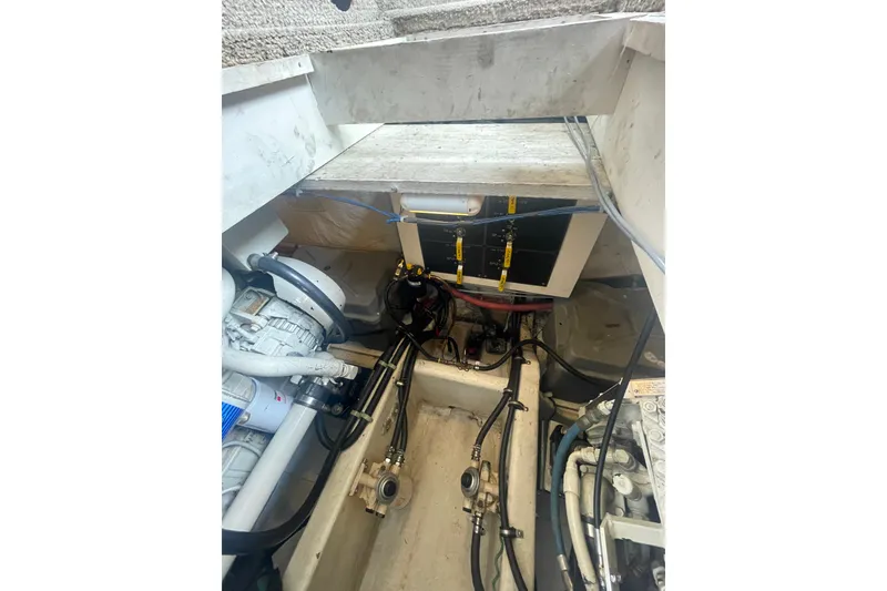 Slide: The Image of Bayliner 4087 Aft Cabin Motoryacht 1999 - 41