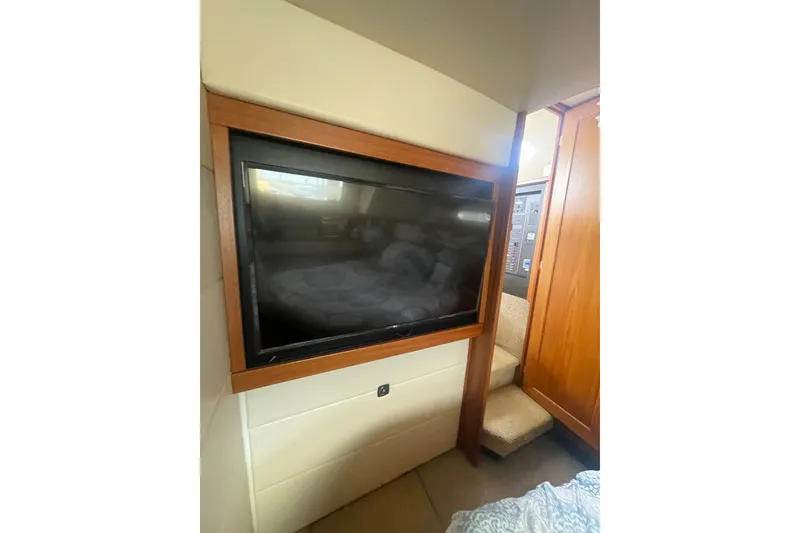 Slide: The Image of Bayliner 4087 Aft Cabin Motoryacht 1999 - 35