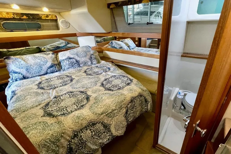 Slide: The Image of Bayliner 4087 Aft Cabin Motoryacht 1999 - 31