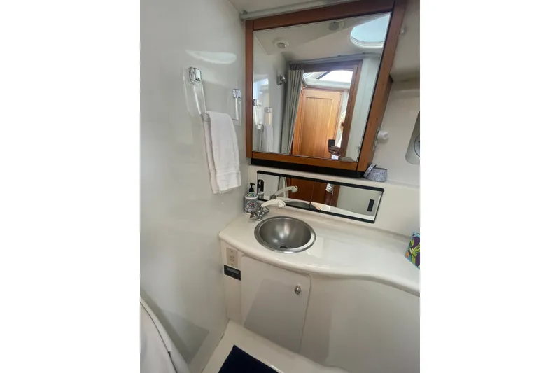 Slide: The Image of Bayliner 4087 Aft Cabin Motoryacht 1999 - 26