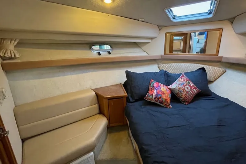 Slide: The Image of Bayliner 4087 Aft Cabin Motoryacht 1999 - 24