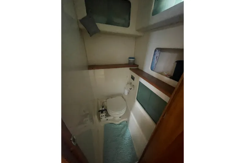 Slide: The Image of Bayliner 4087 Aft Cabin Motoryacht 1999 - 33