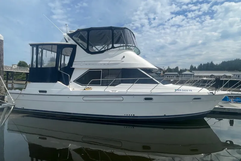 The Image of Bayliner 4087 Aft Cabin Motoryacht 1999 - 0