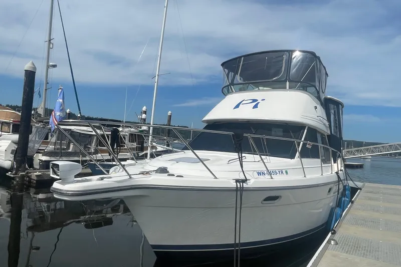Slide: The Image of Bayliner 4087 Aft Cabin Motoryacht 1999 - 1