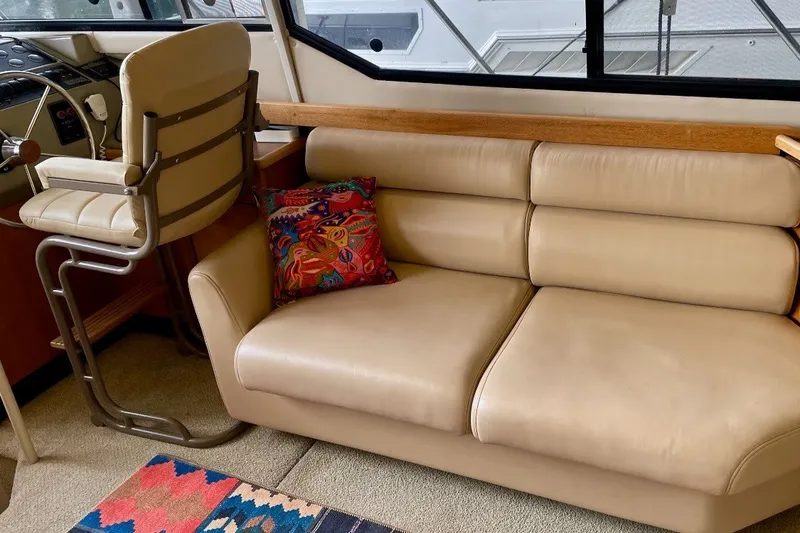 Slide: The Image of Bayliner 4087 Aft Cabin Motoryacht 1999 - 20