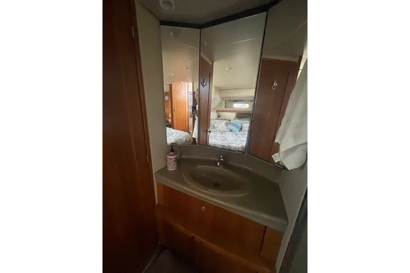 Slide: The Image of Bayliner 4087 Aft Cabin Motoryacht 1999 - 36