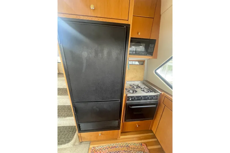Slide: The Image of Bayliner 4087 Aft Cabin Motoryacht 1999 - 19