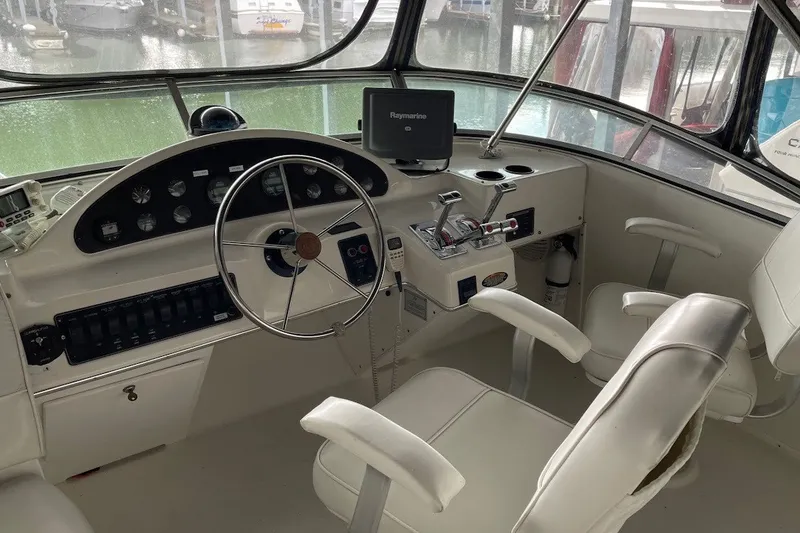 Slide: The Image of Bayliner 4087 Aft Cabin Motoryacht 1999 - 9